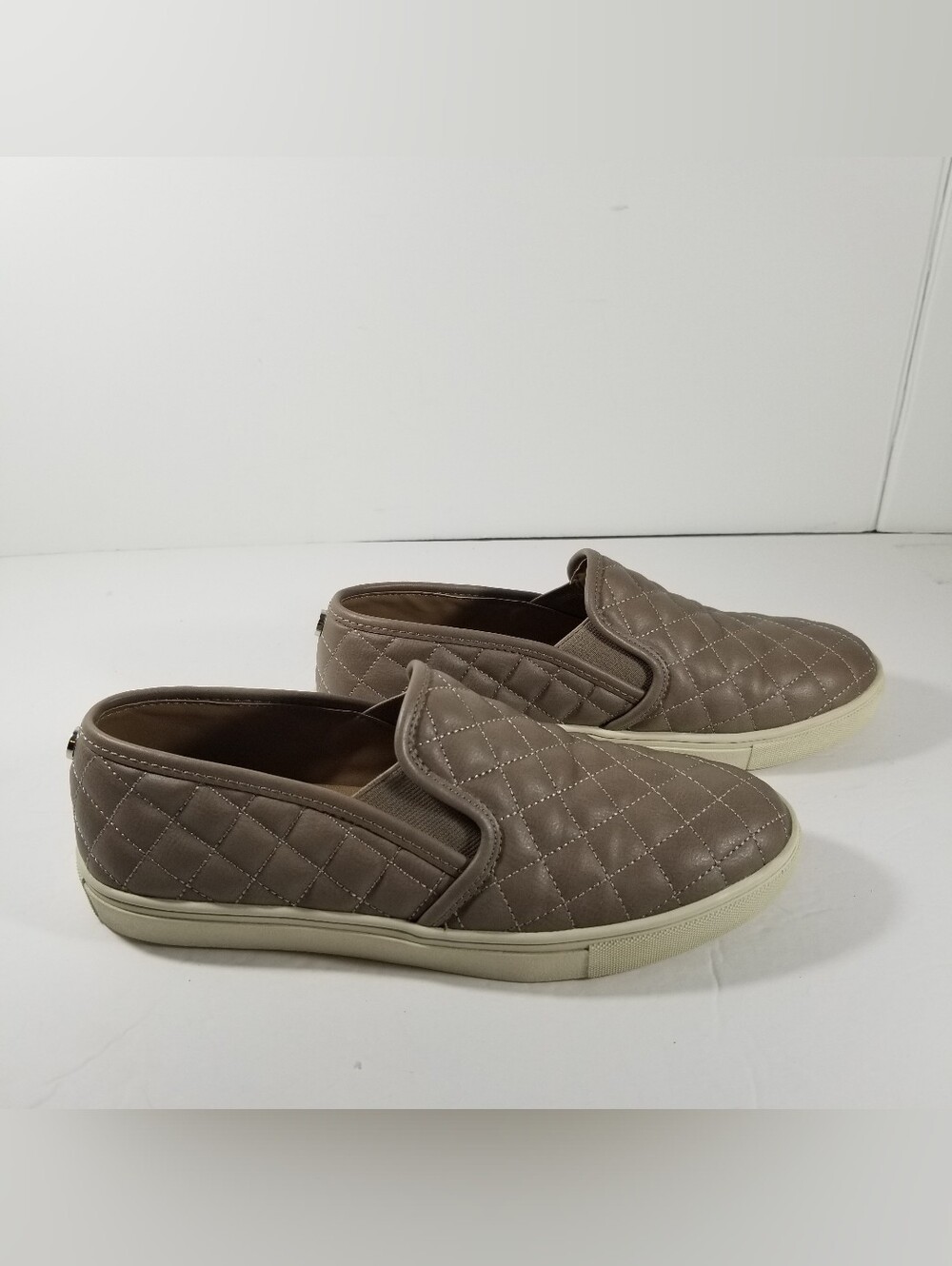Steve Madden Ecentrcq Shoes Women's 8.5M Slip On Sneakers Comfort Quilted Taupe
